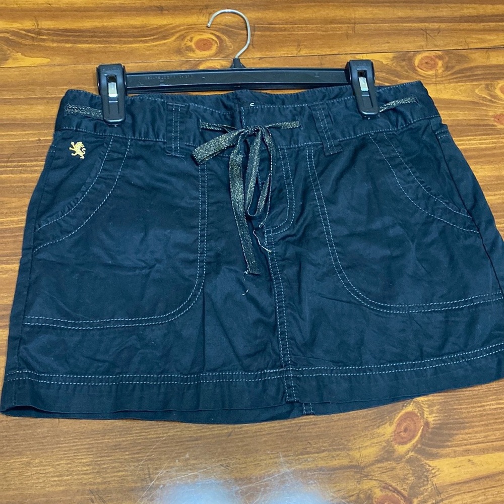 Express short skirt , size 8,black color .